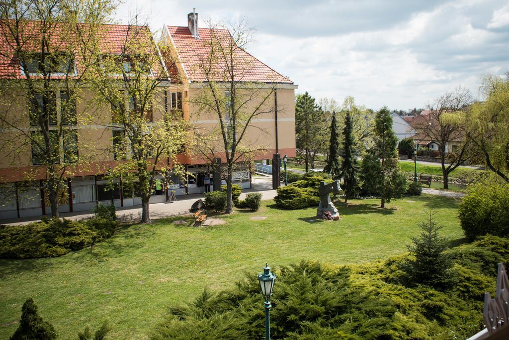 Titán Apartman Gyula Exterior foto